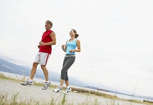 两个人在跑步运动