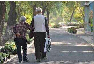 国产51漫画网官网免费仪就是这么强大,弯腰驼背骨骼中的骨钙大量流失所致