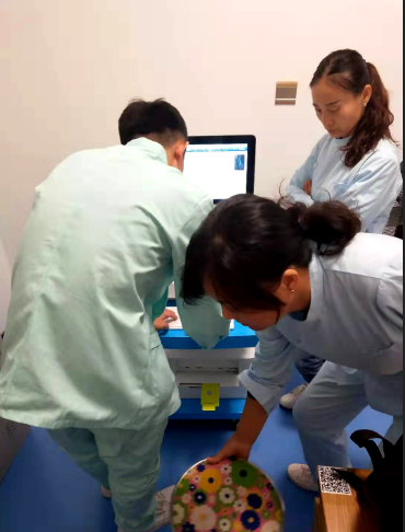 儿童51漫画网官网免费仪走进童宜康儿童保健按摩中心专业给婴幼儿童做检测的保健中心