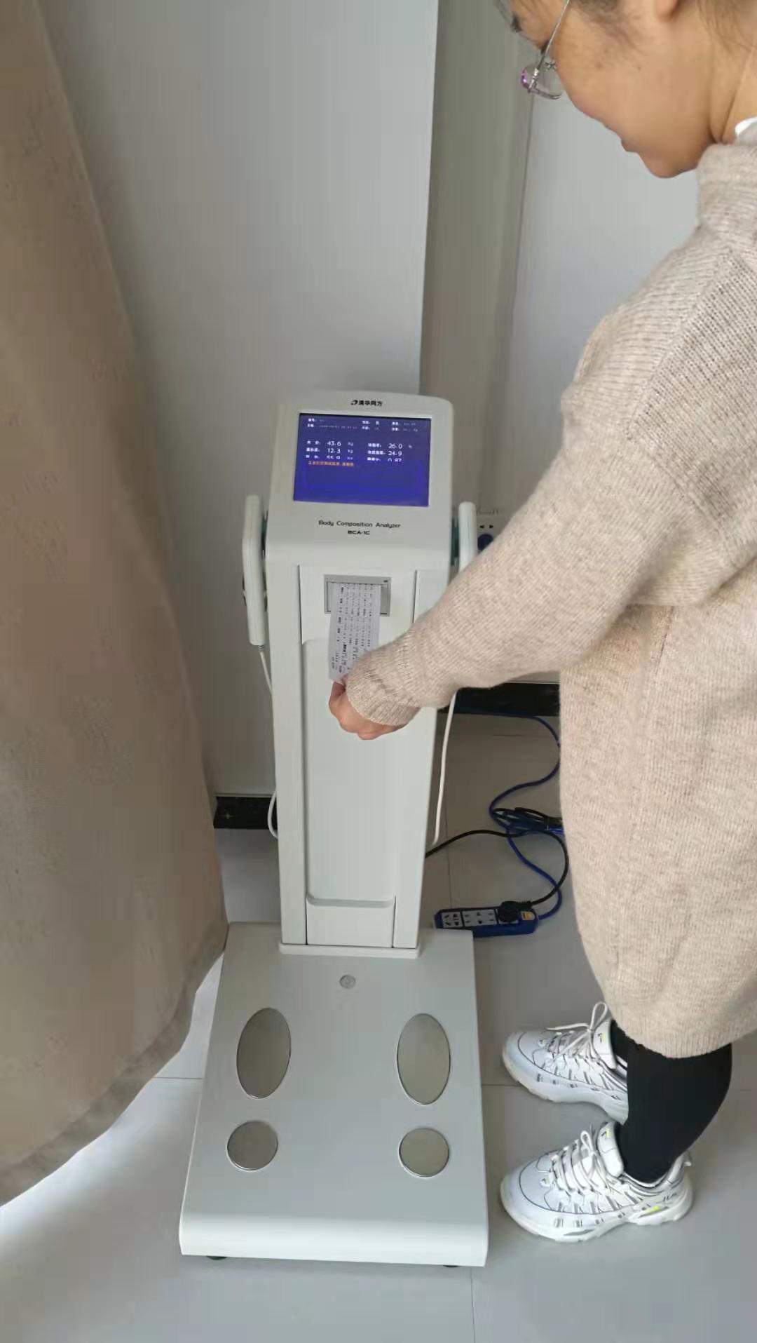 工程师走进陕西榆林易尔生医疗咨询51漫画成人版下载售后维护