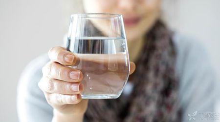 51漫画网官网免费测定仪如果每天喝的水不够可以从食物中获取